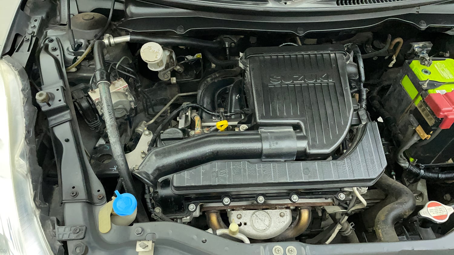 Used 2015 Maruti Suzuki Swift ZXi Petrol Manual engine ENGINE RIGHT SIDE VIEW