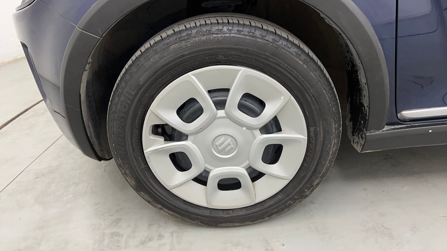 Used 2022 Maruti Suzuki Ignis Delta 1.2 AMT Petrol Automatic tyres LEFT FRONT TYRE RIM VIEW