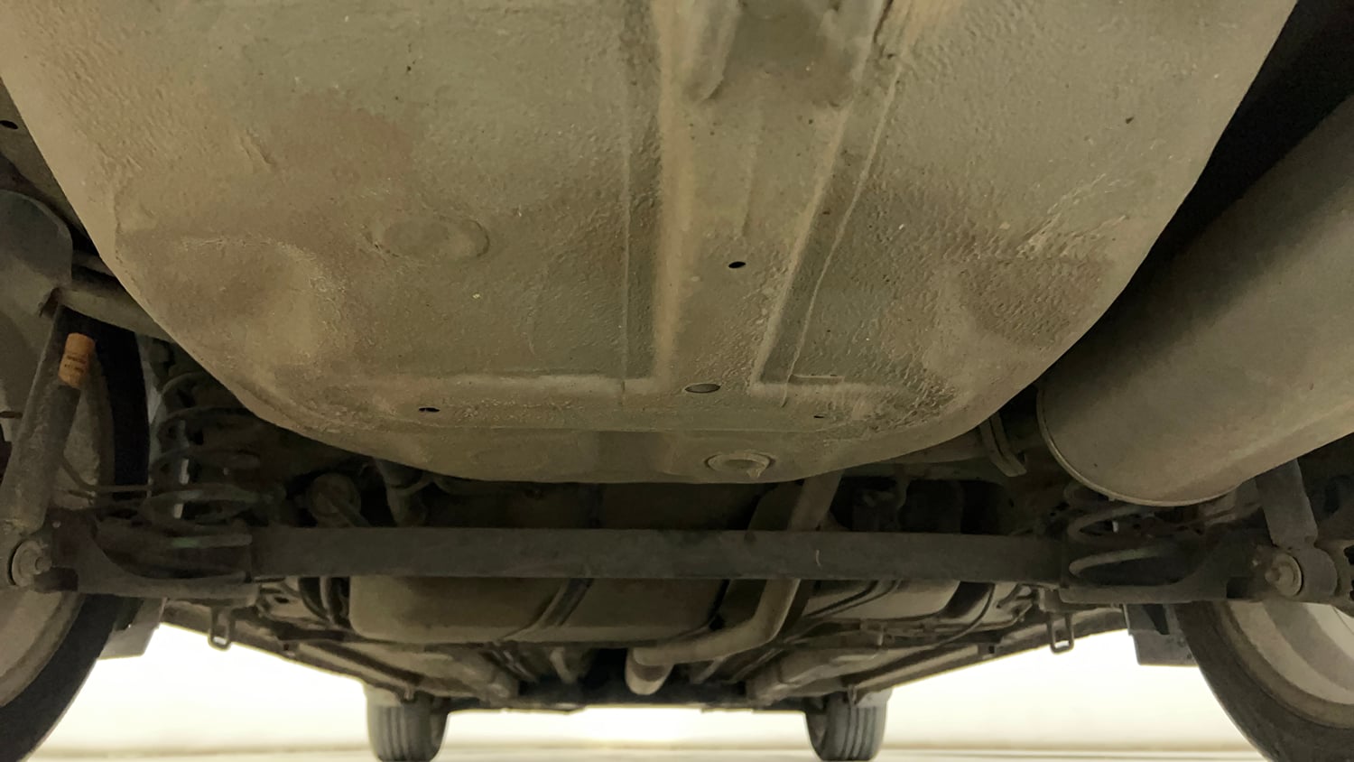 Used 2016 Maruti Suzuki Ciaz ZXi  AT Petrol Automatic extra REAR UNDERBODY VIEW (TAKEN FROM REAR)