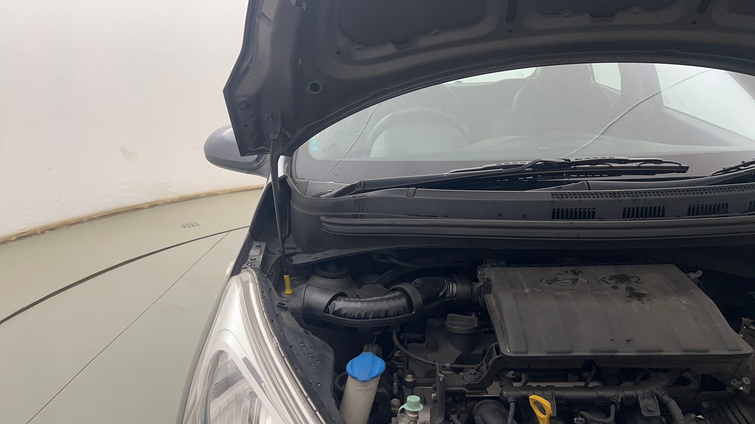 Used 2018 Hyundai Grand i10 Magna 1.2 Kappa VTVT Petrol Manual engine ENGINE RIGHT SIDE HINGE & APRON VIEW