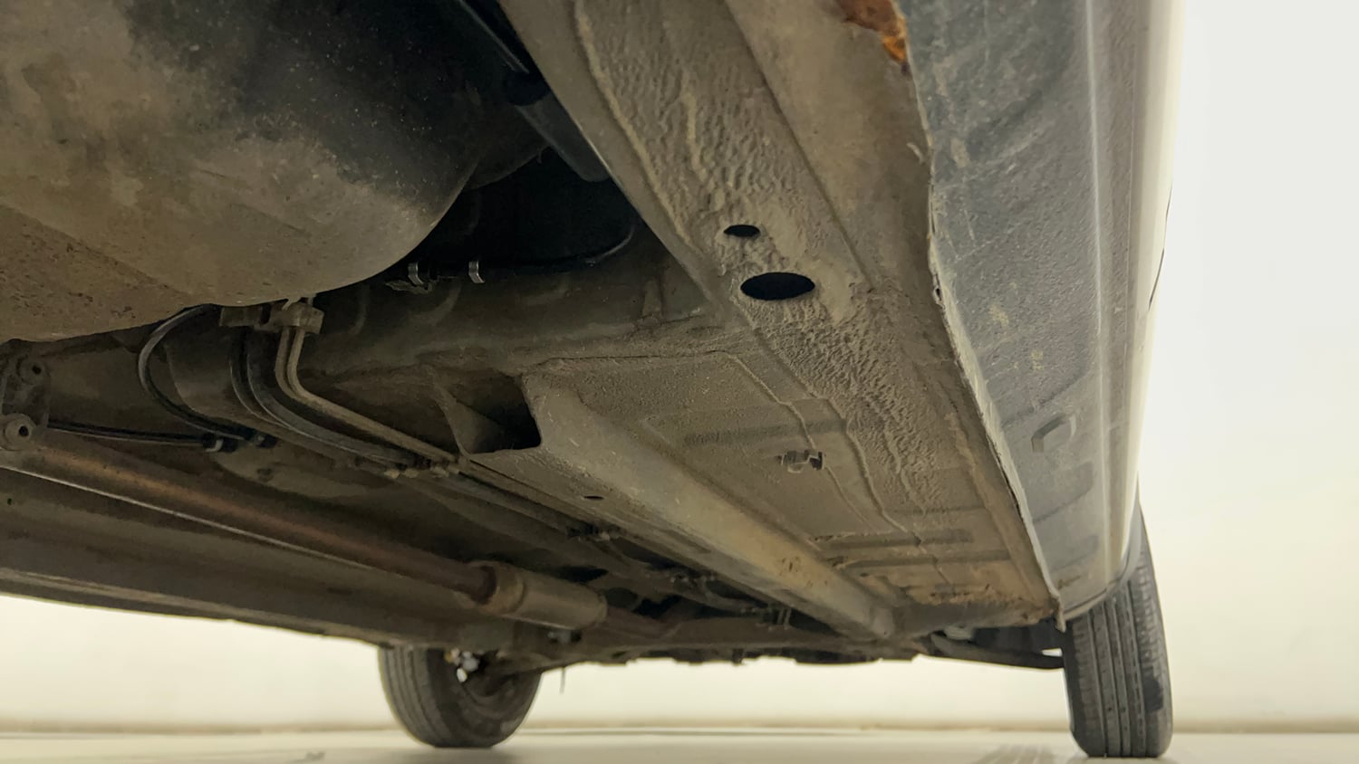 Used 2018 Renault Kwid 1.0 RXL Petrol Manual extra REAR RIGHT UNDERBODY VIEW
