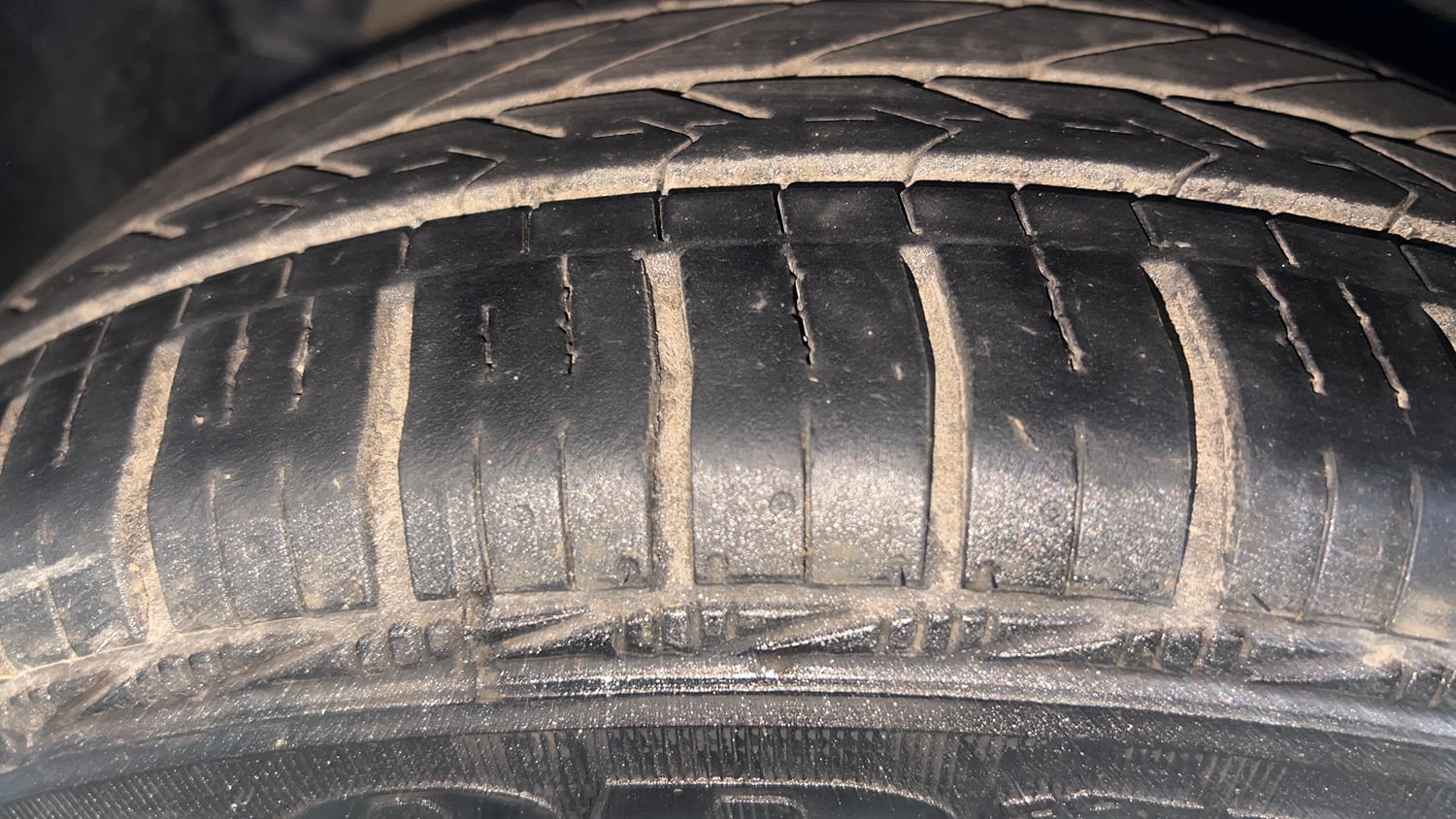 Used 2015 Hyundai Grand i10 Sportz 1.2 Kappa VTVT Petrol Manual tyres LEFT FRONT TYRE TREAD VIEW