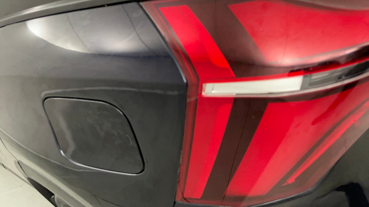 Used 2022 Mahindra XUV700 AX 5 Petrol AT 5 STR Petrol Automatic dents MINOR DENT