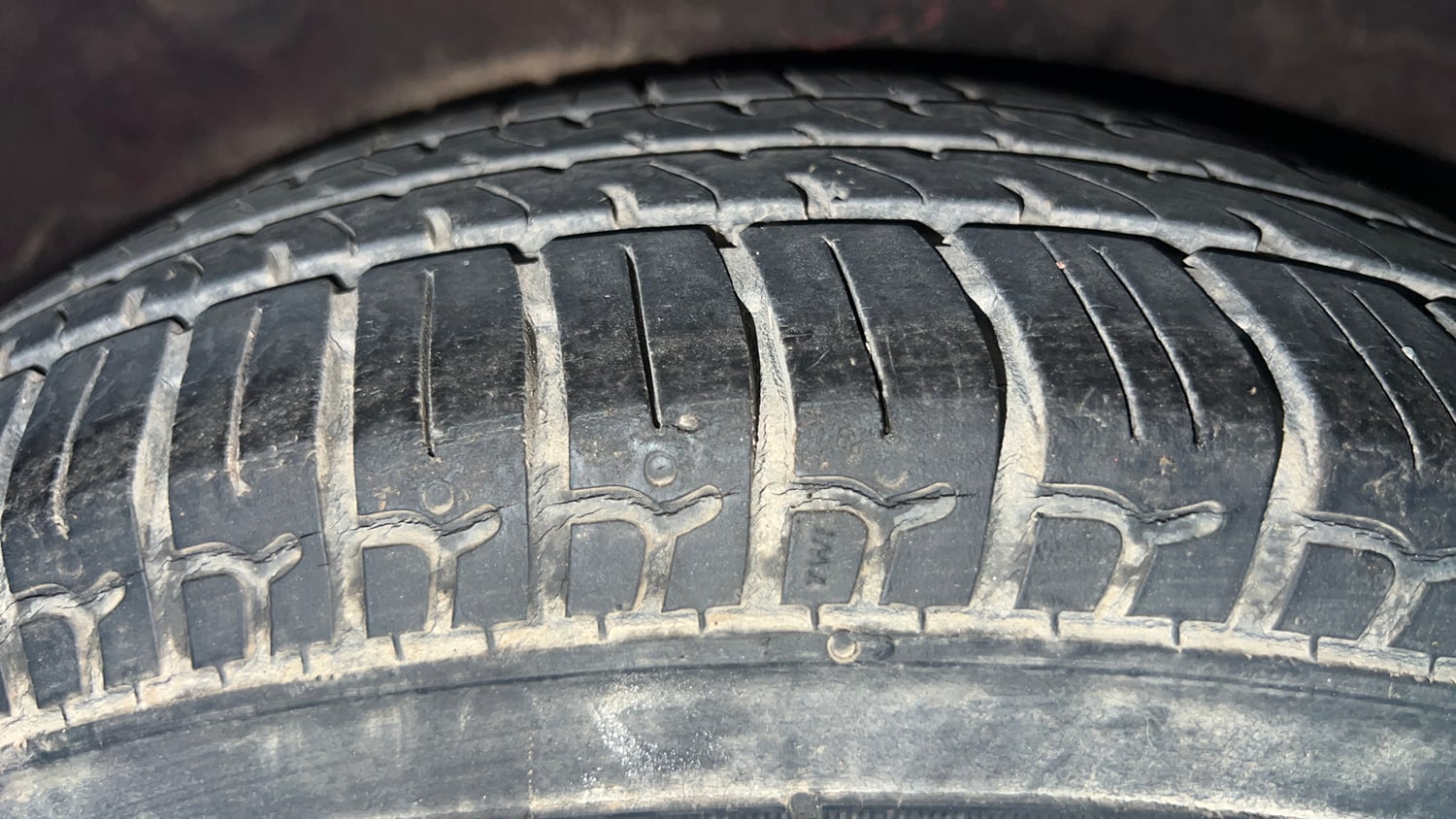 Used 2015 Hyundai i10 Sportz 1.1 iRDE2 Petrol Manual tyres RIGHT REAR TYRE TREAD VIEW