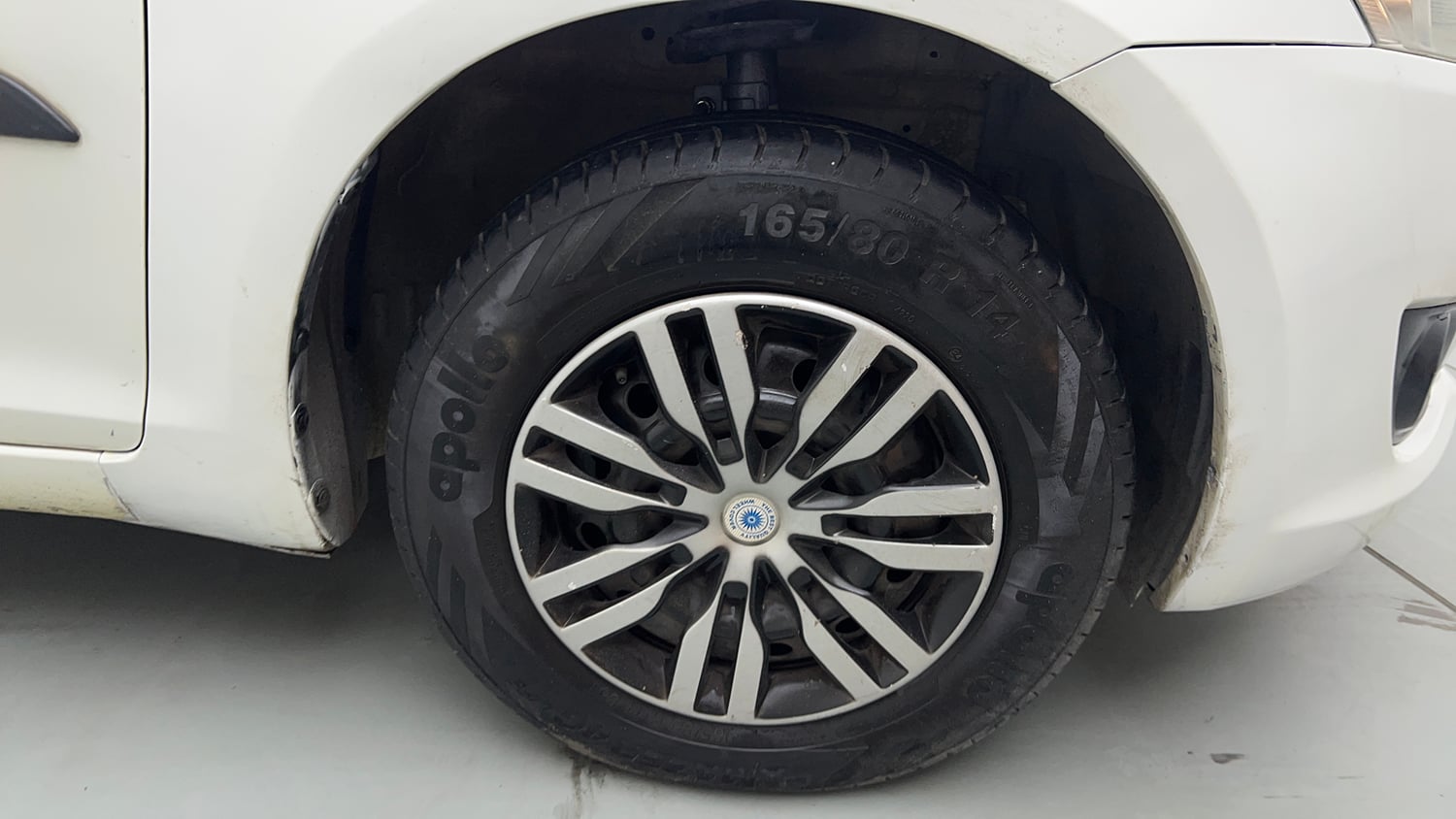Used 2013 Maruti Suzuki Swift VXI CNG (Outside Fitted) Cng Manual tyres RIGHT FRONT TYRE RIM VIEW