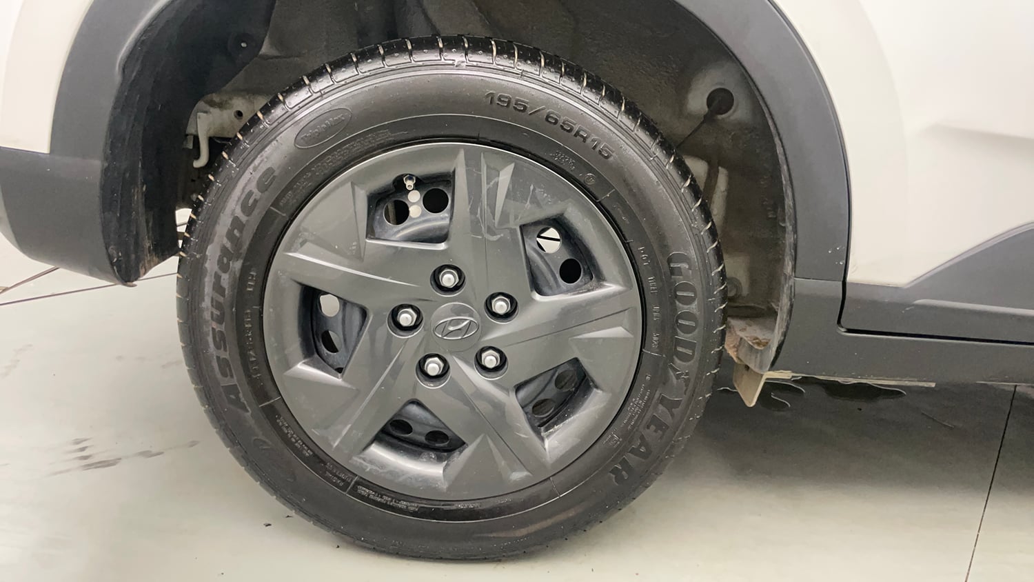 Used 2024 Hyundai Venue SX 1.2 Petrol Petrol Manual tyres RIGHT REAR TYRE RIM VIEW
