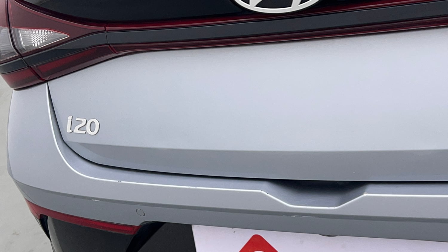 Used 2024 Hyundai i20 Sportz (O) 1.2 MT Petrol Manual dents MINOR DENT