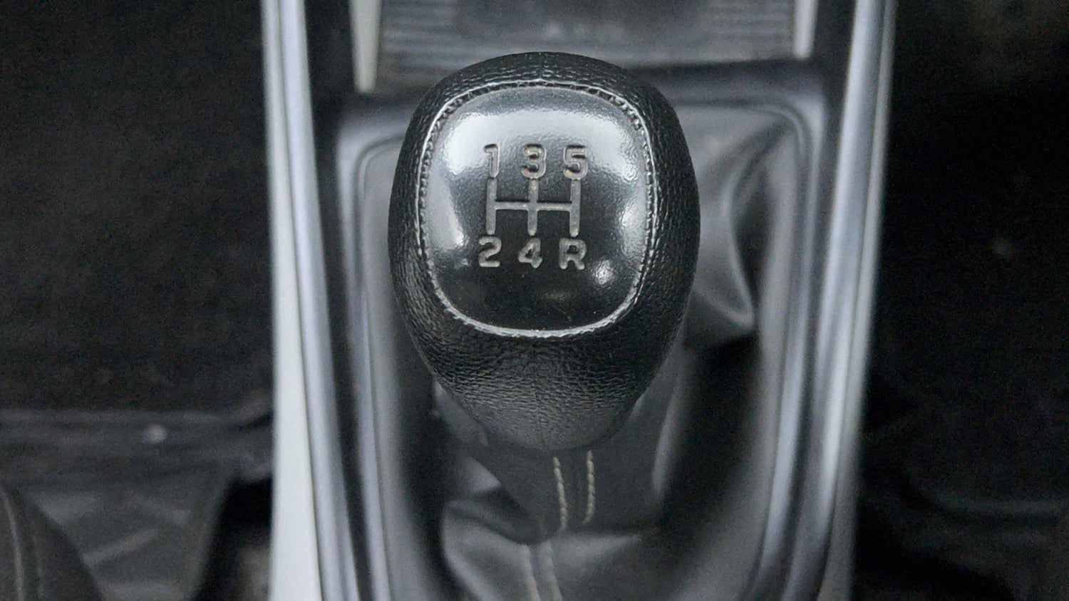 Used 2024 Hyundai i20 Sportz (O) 1.2 MT Petrol Manual interior GEAR  KNOB VIEW