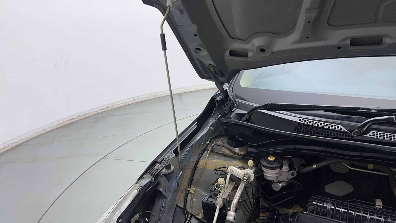 Used 2023 Honda Amaze VX 1.2 Petrol CVT Petrol Automatic engine ENGINE RIGHT SIDE HINGE & APRON VIEW