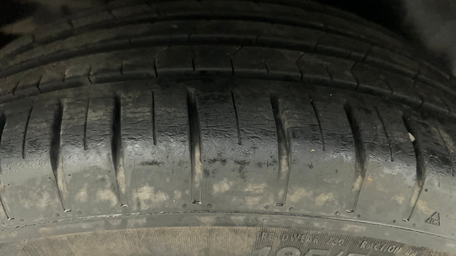 Used 2016 Maruti Suzuki Ciaz ZXi  AT Petrol Automatic tyres RIGHT REAR TYRE TREAD VIEW