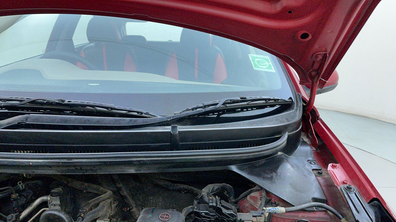 Used 2015 Hyundai Elite i20 Magna 1.2 Petrol Manual engine ENGINE LEFT SIDE HINGE & APRON VIEW