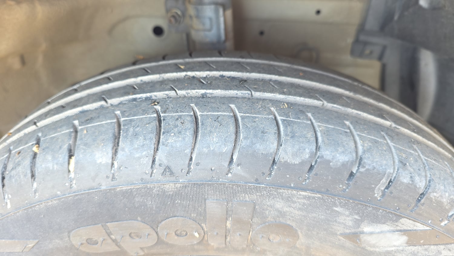 Used 2016 Maruti Suzuki Swift Dzire VXI Petrol Manual tyres RIGHT FRONT TYRE TREAD VIEW