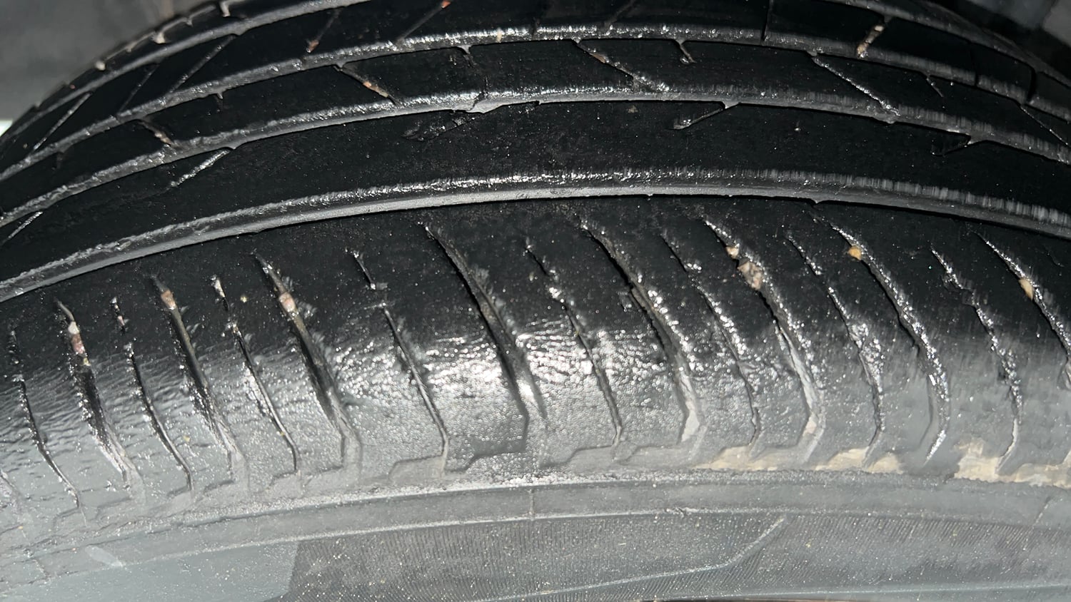 Used 2021 Nissan Magnite XL Petrol Manual tyres RIGHT REAR TYRE TREAD VIEW