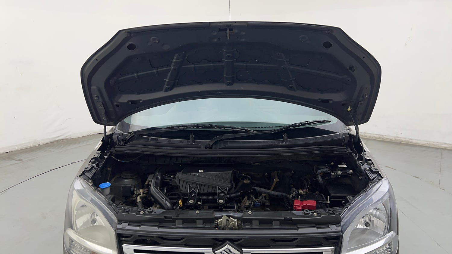 Used 2023 Maruti Suzuki Wagon R VXI 1.0 Petrol Manual engine ENGINE & BONNET OPEN FRONT VIEW