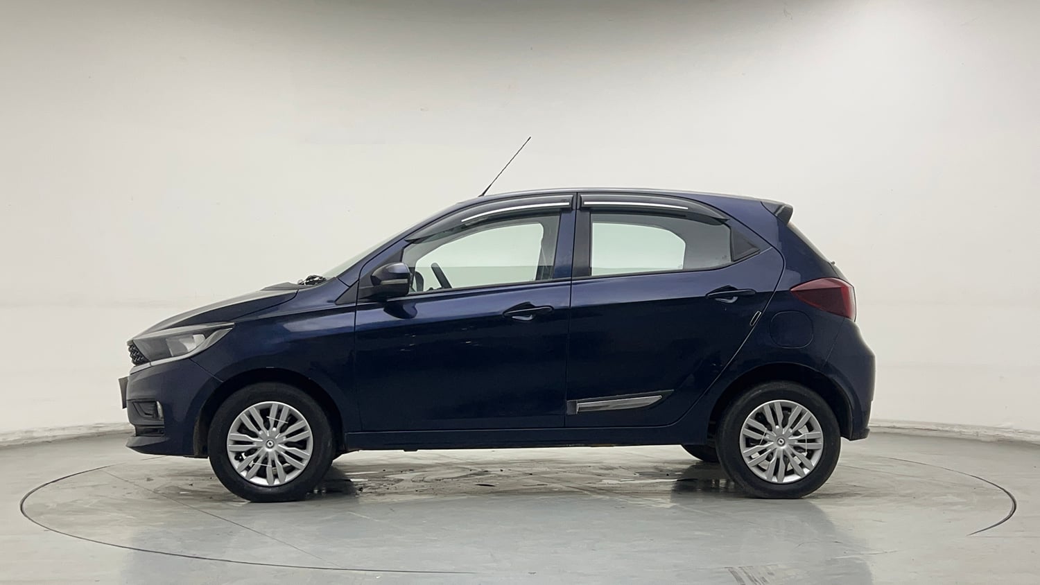 Used 2021 Tata Tiago XZ CNG( Outside Fitted ) Cng Manual exterior LEFT SIDE VIEW
