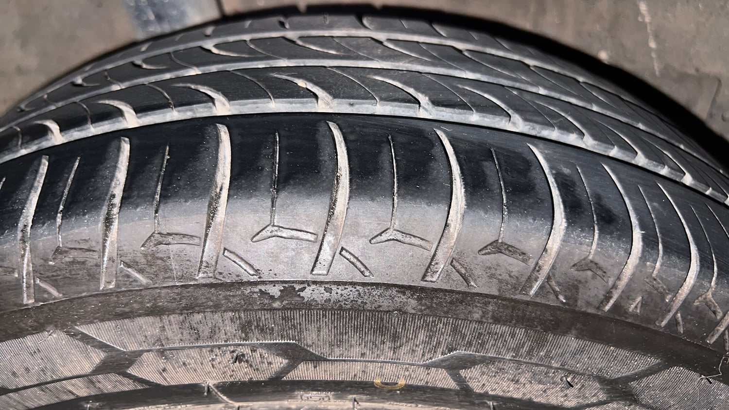 Used 2017 Honda City V Petrol Petrol Manual tyres RIGHT REAR TYRE TREAD VIEW