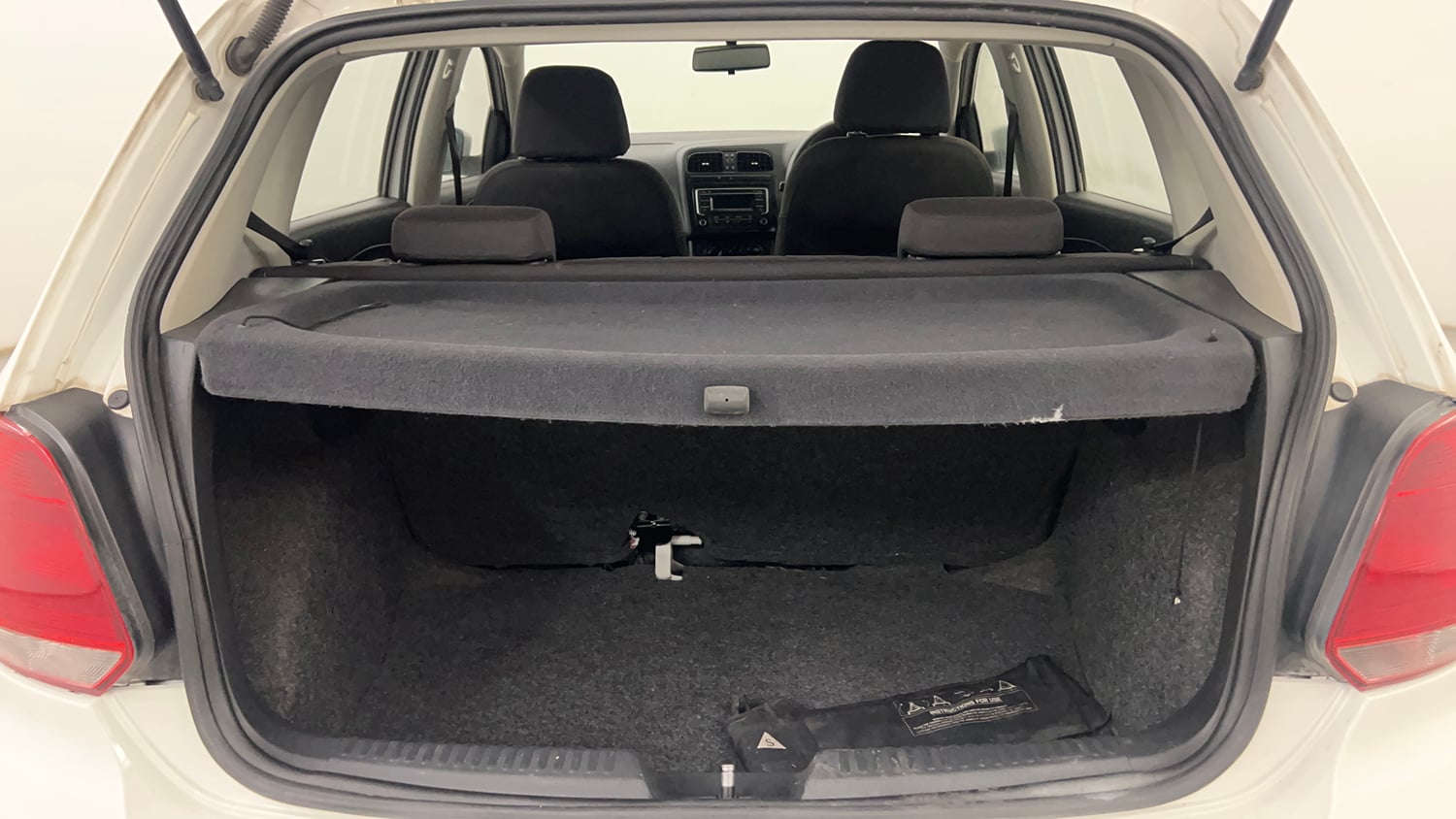 Used 2015 Volkswagen Polo Comfortline 1.5L (D) Diesel Manual interior DICKY INSIDE VIEW