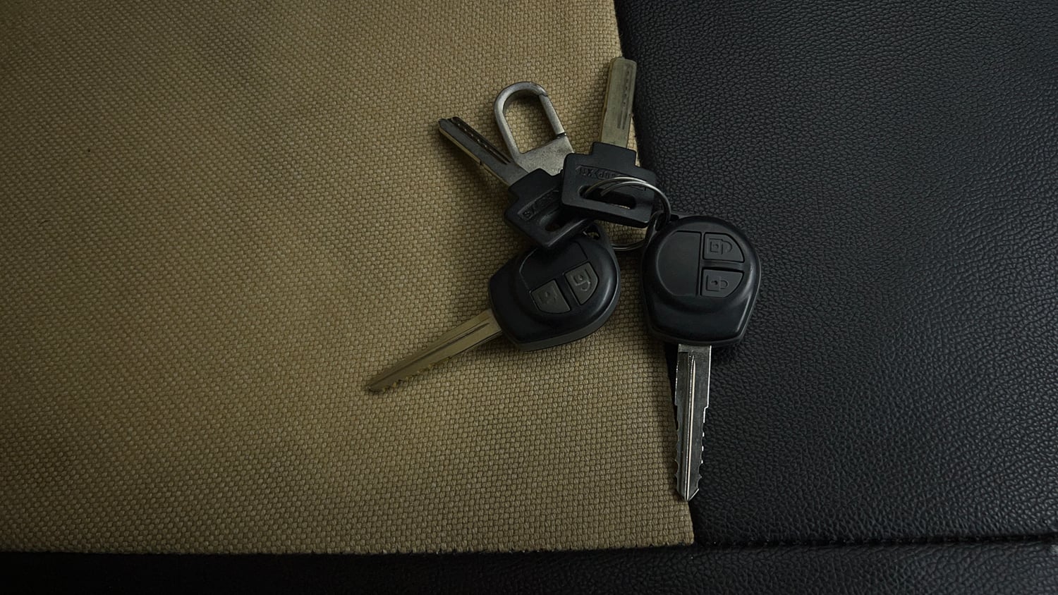 Used 2013 Maruti Suzuki Swift VXI CNG (Outside Fitted) Cng Manual extra CAR KEY VIEW