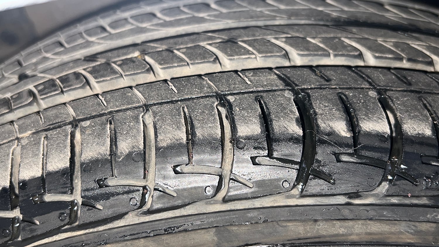 Used 2019 Maruti Suzuki Ciaz Delta Hybrid 1.5 AT Petrol Automatic tyres LEFT FRONT TYRE TREAD VIEW