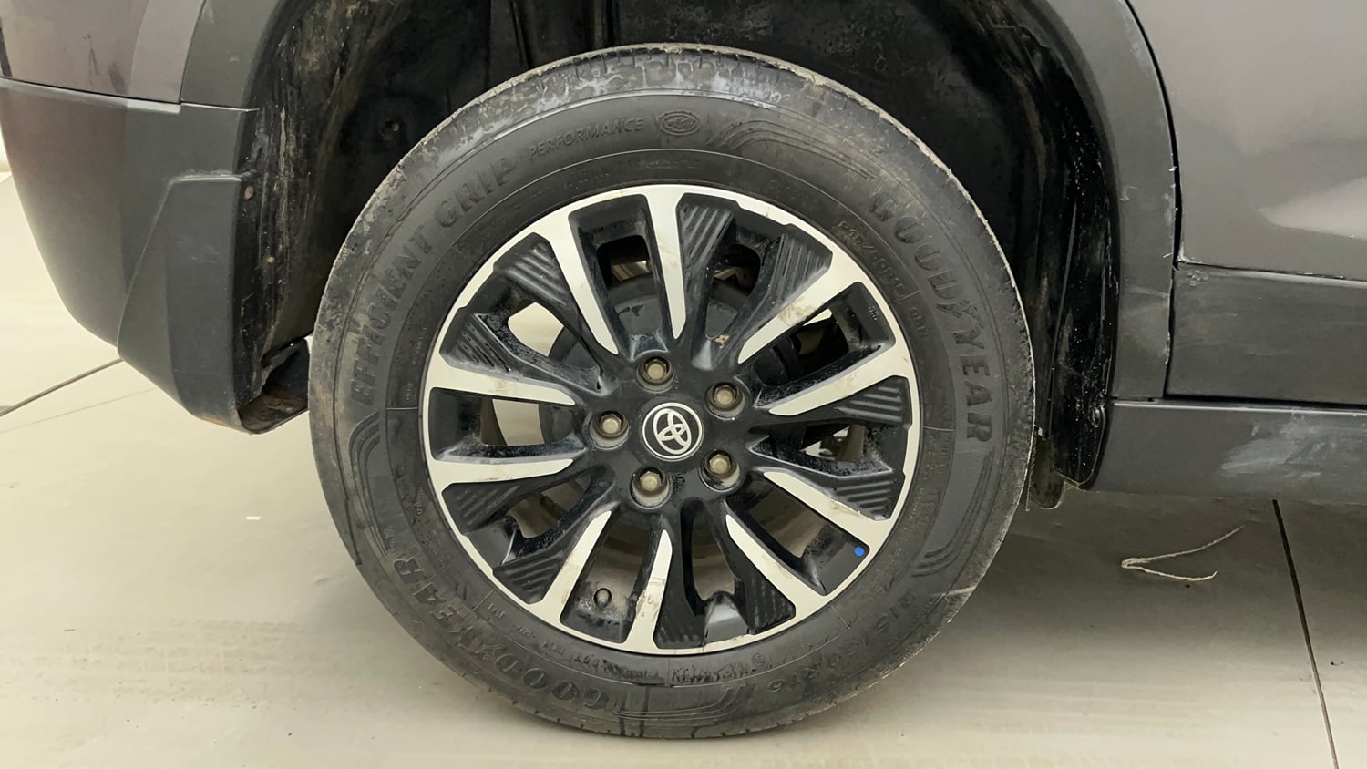 Used 2022 Toyota Urban Cruiser Premium Grade AT Petrol Automatic tyres RIGHT REAR TYRE RIM VIEW