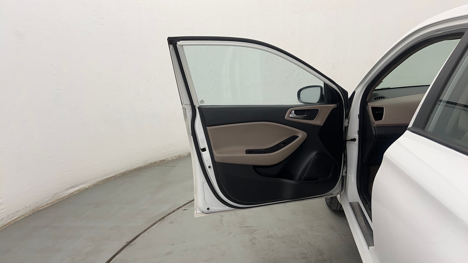 Used 2015 Hyundai Elite i20 Asta 1.2 Petrol Manual interior LEFT FRONT DOOR OPEN VIEW