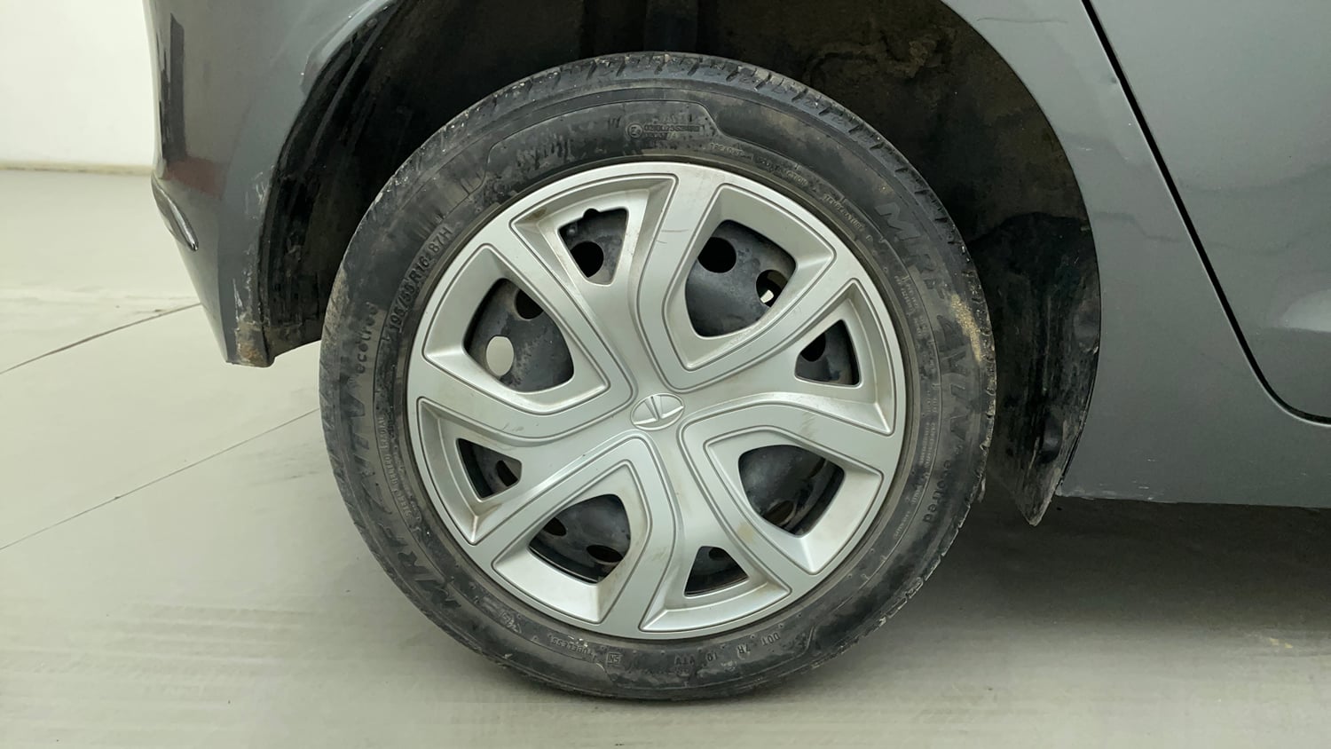 Used 2022 Tata Altroz XM Plus Petrol Petrol Manual tyres RIGHT REAR TYRE RIM VIEW