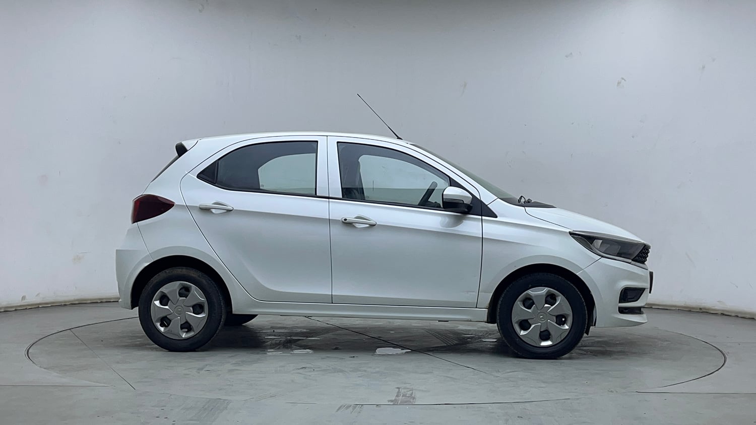 Used 2021 Tata Tiago XT Petrol Manual exterior RIGHT SIDE VIEW