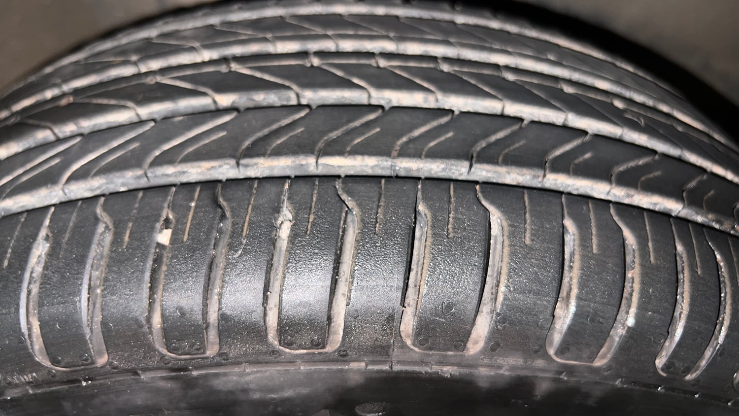 Used 2021 Renault Kiger RXZ AMT Dual Tone Petrol Automatic tyres RIGHT FRONT TYRE TREAD VIEW