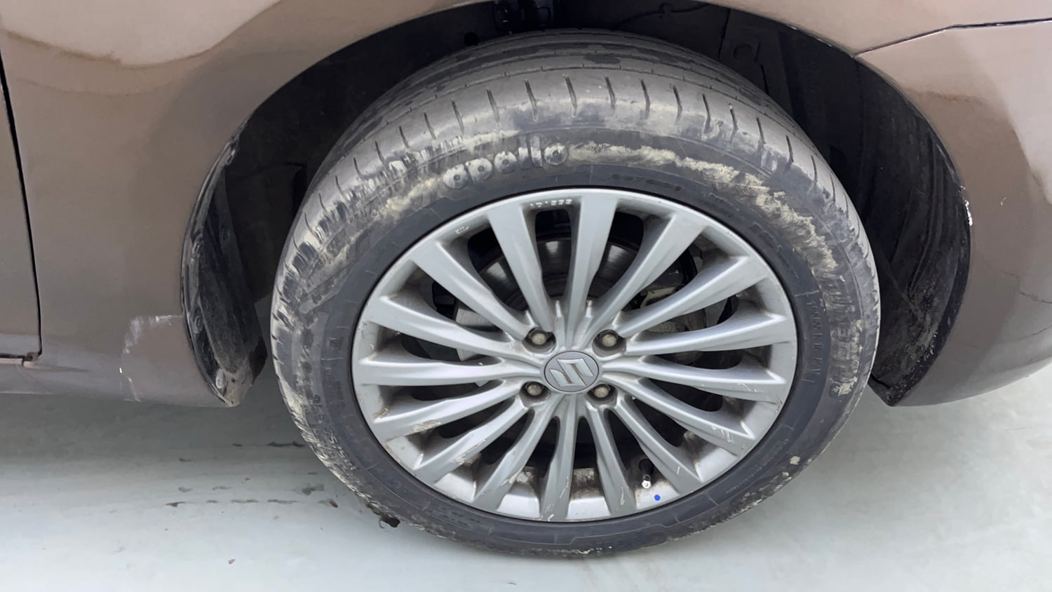 Used 2017 Maruti Suzuki Ciaz ZXI+ Petrol Manual tyres RIGHT FRONT TYRE RIM VIEW