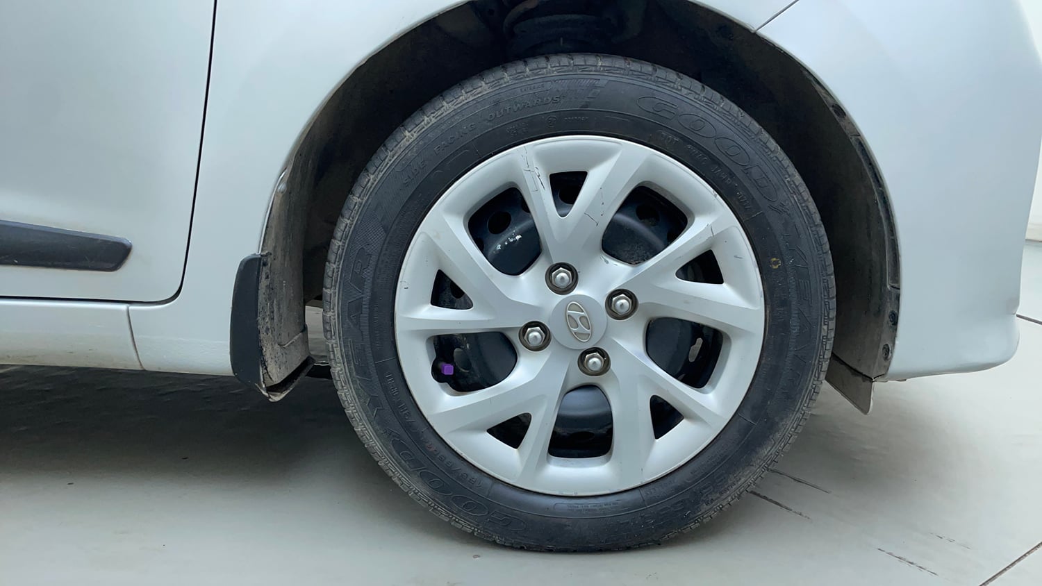 Used 2017 Hyundai Grand i10 Sportz 1.2 Kappa VTVT Petrol Manual tyres RIGHT FRONT TYRE RIM VIEW