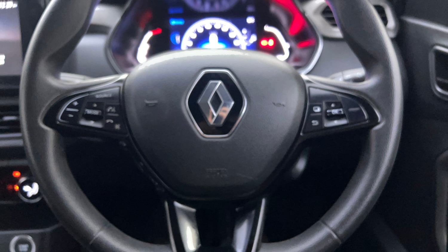 Used 2021 Renault Kiger RXZ AMT Dual Tone Petrol Automatic top_features Airbags