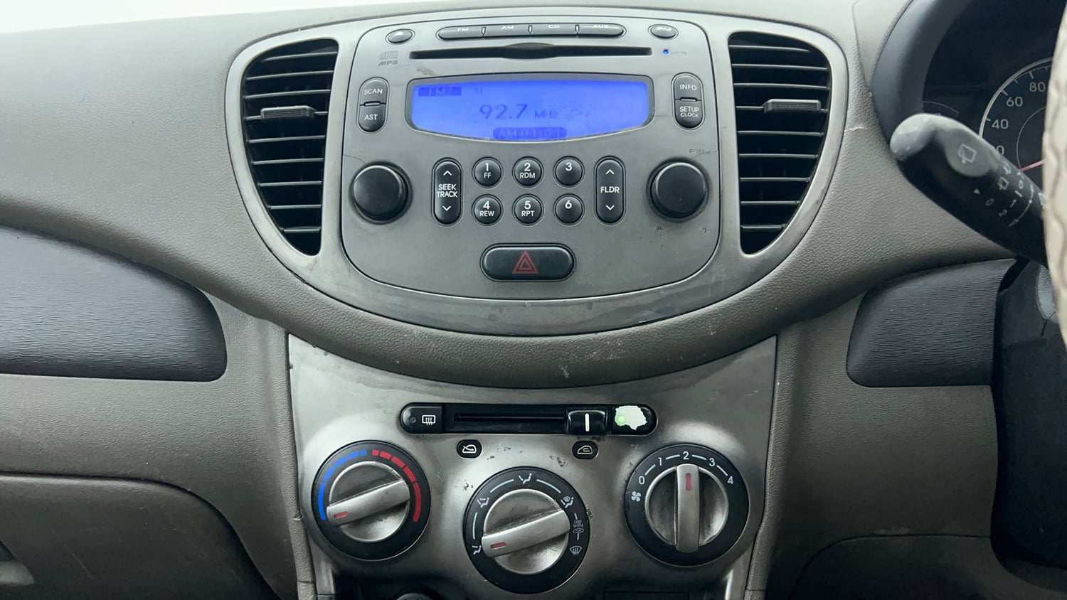 Used 2013 Hyundai i10 Sportz 1.2 Kappa2 Petrol Manual interior MUSIC SYSTEM & AC CONTROL VIEW