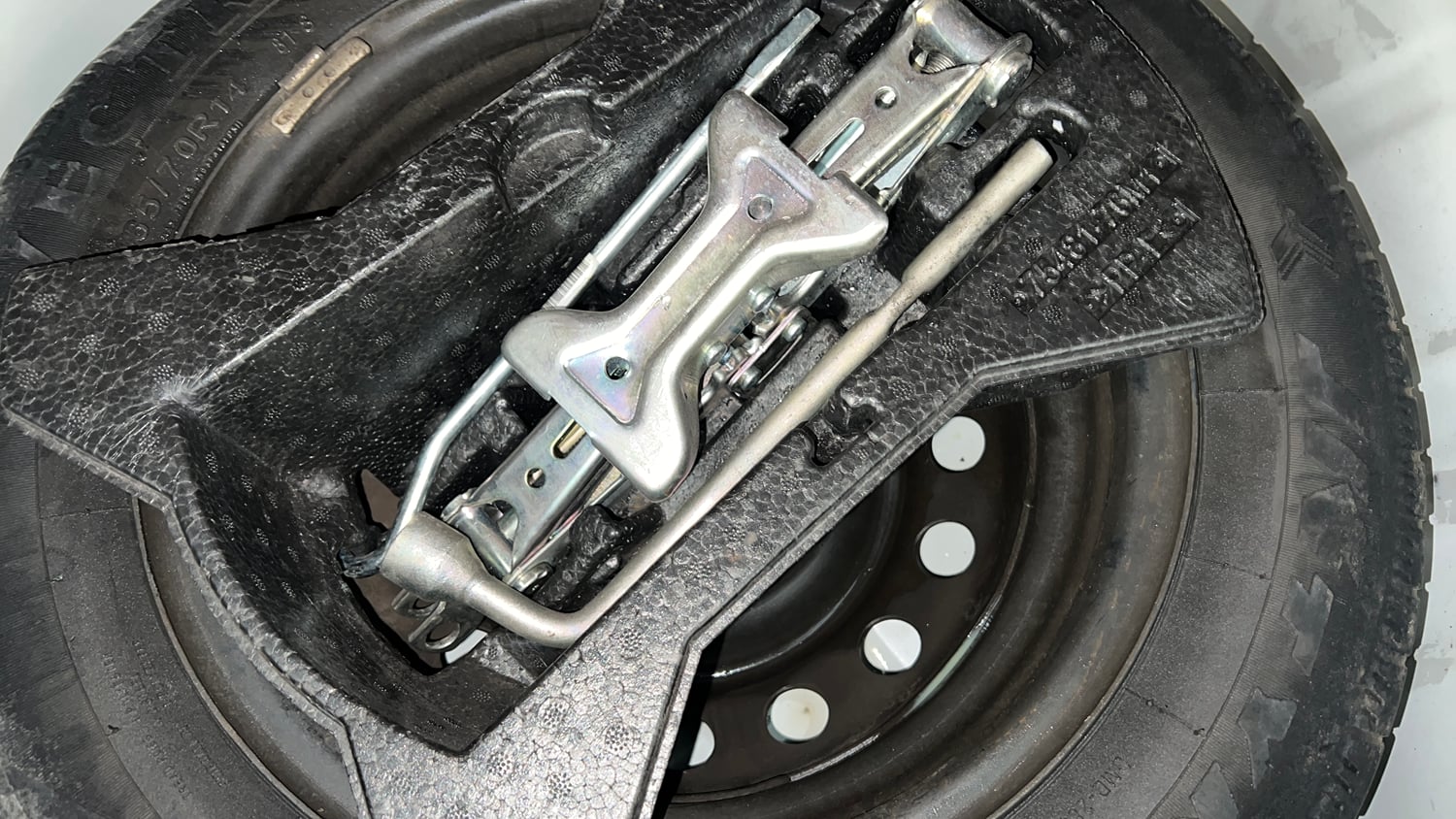 Used 2021 Maruti Suzuki Celerio X VXi AMT Petrol Automatic tyres SPARE TYRE VIEW