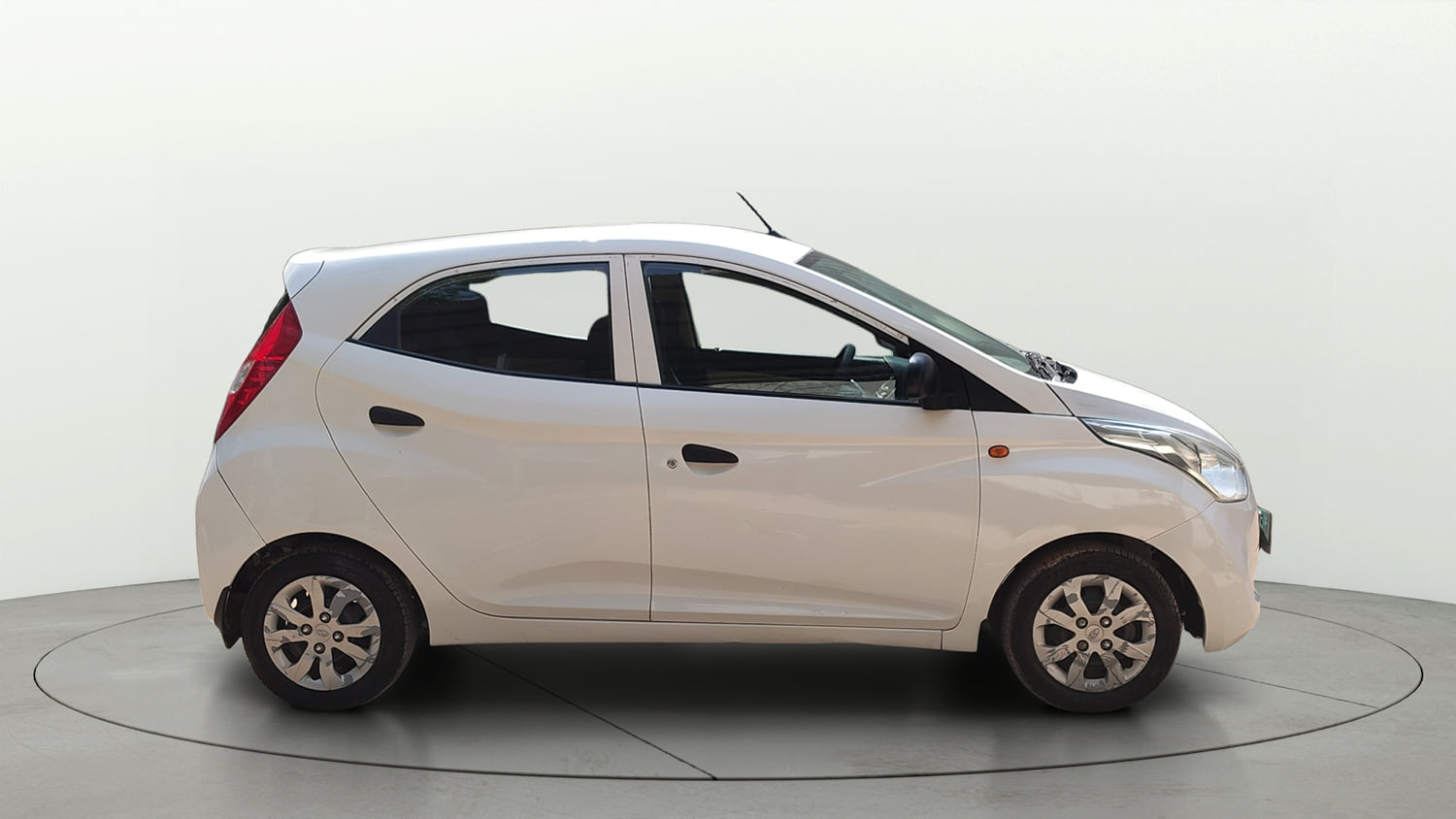 Used 2018 Hyundai Eon Magna + Petrol Manual exterior RIGHT SIDE VIEW