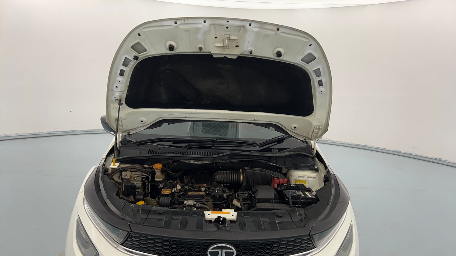 Used 2020 Tata Altroz XZ Petrol Petrol Manual engine ENGINE & BONNET OPEN FRONT VIEW