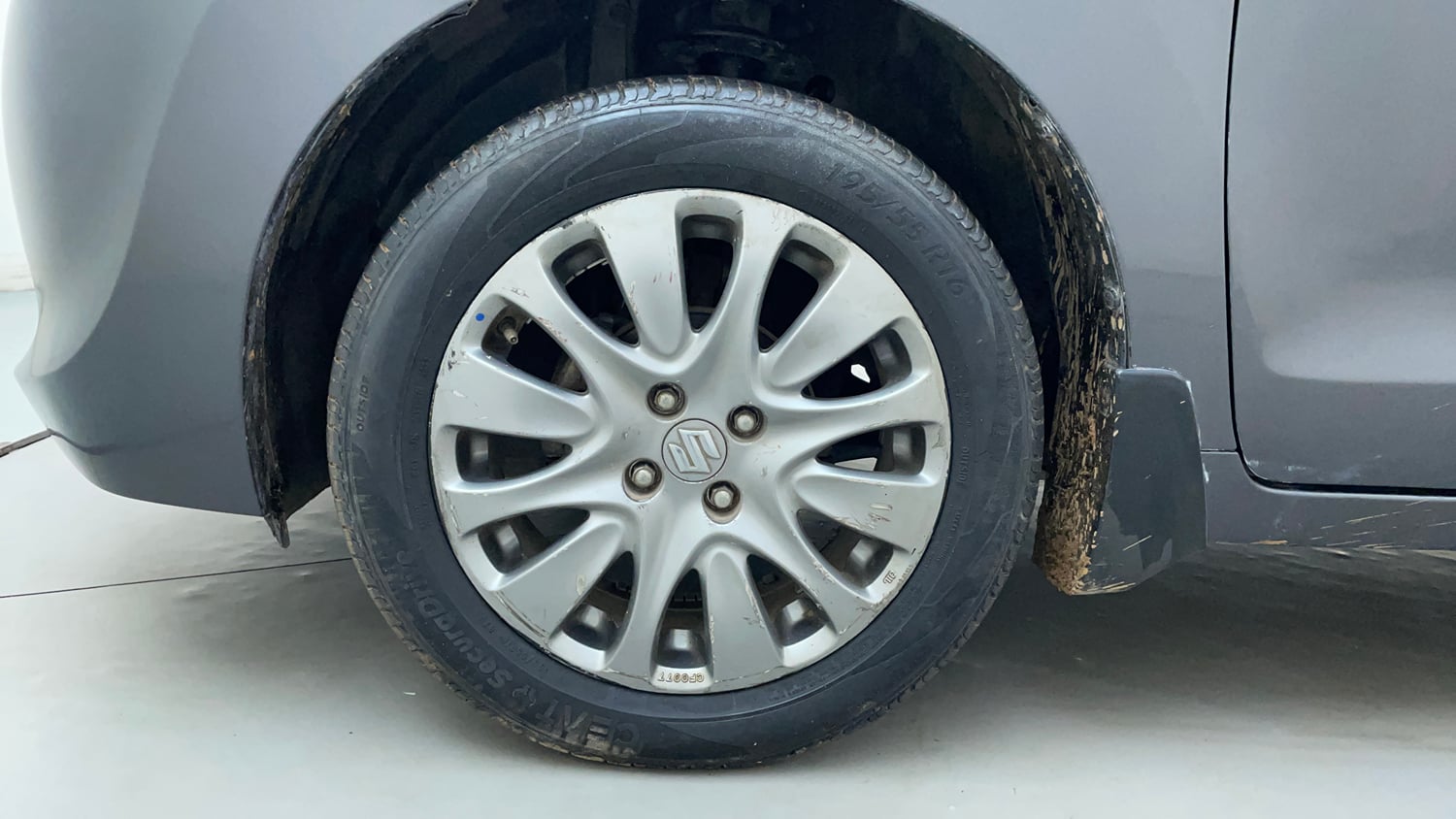 Used 2016 Maruti Suzuki Baleno Zeta 1.2 Petrol Manual tyres LEFT FRONT TYRE RIM VIEW