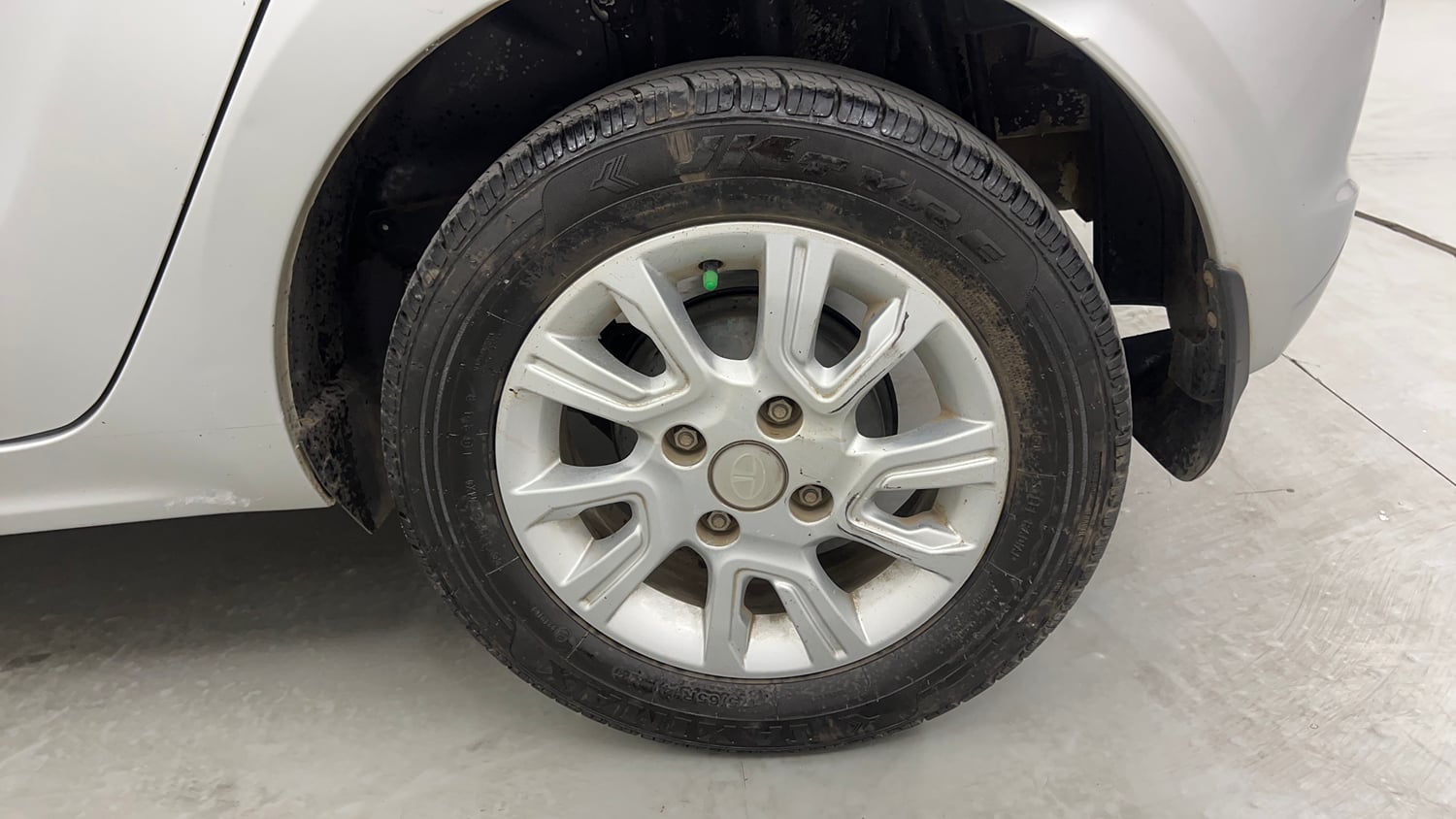 Used 2018 Tata Tiago Revotron XZA Petrol Automatic tyres LEFT REAR TYRE RIM VIEW