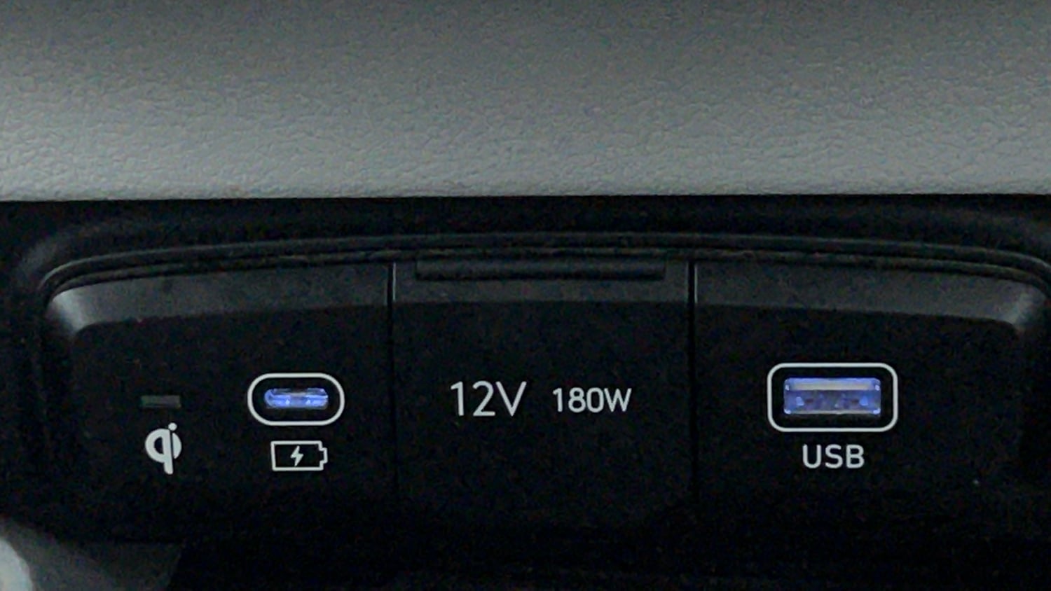 Used 2024 Hyundai i20 Sportz (O) 1.2 MT Petrol Manual top_features Wireless phone charging