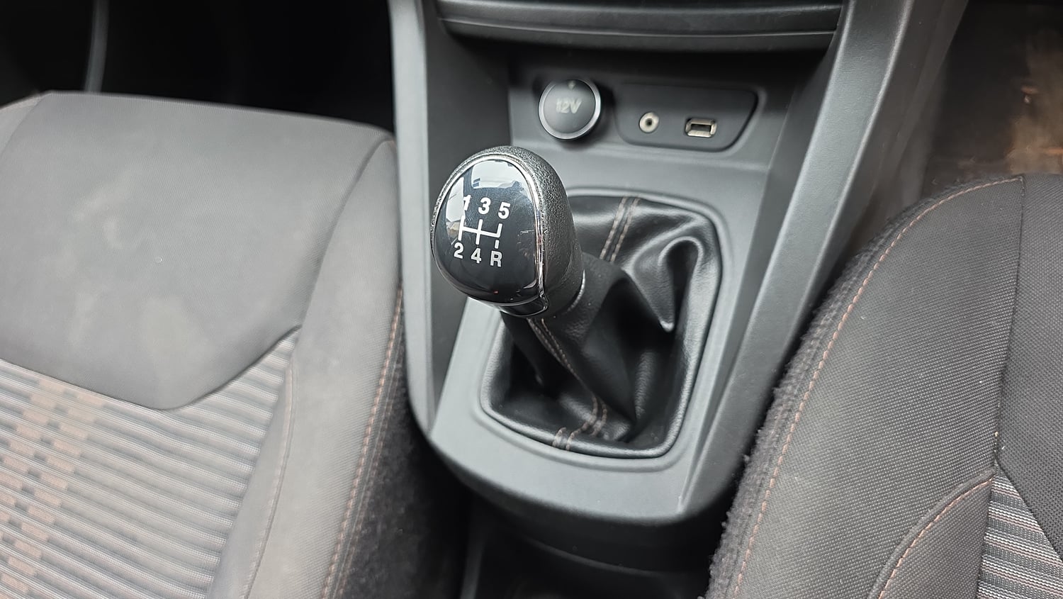 Used 2021 Ford Freestyle Titanium 1.2 Ti-VCT Petrol Manual interior GEAR  KNOB VIEW