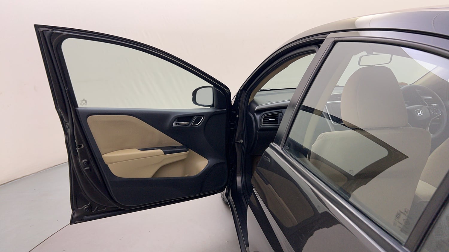 Used 2017 Honda City V Petrol Petrol Manual interior LEFT FRONT DOOR OPEN VIEW