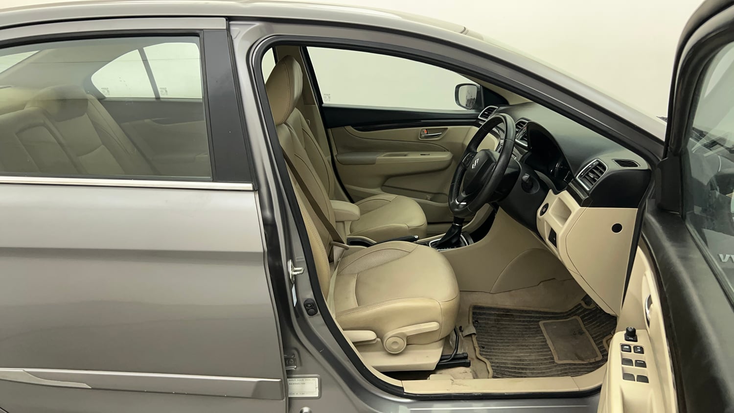 Used 2016 Maruti Suzuki Ciaz ZXi  AT Petrol Automatic interior RIGHT SIDE FRONT DOOR CABIN VIEW