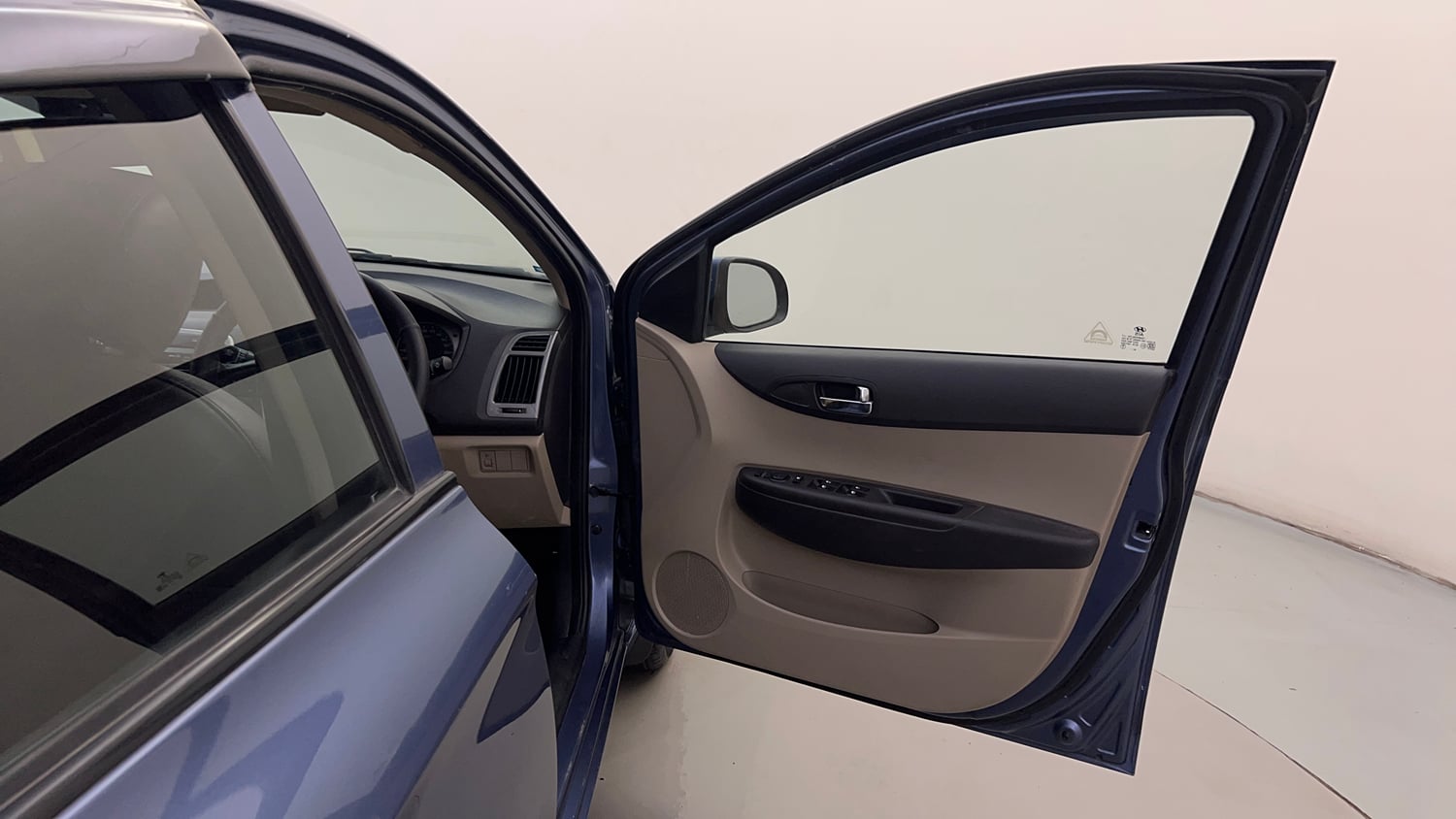 Used 2012 Hyundai i20 Sportz 1.2 Petrol Manual interior RIGHT FRONT DOOR OPEN VIEW