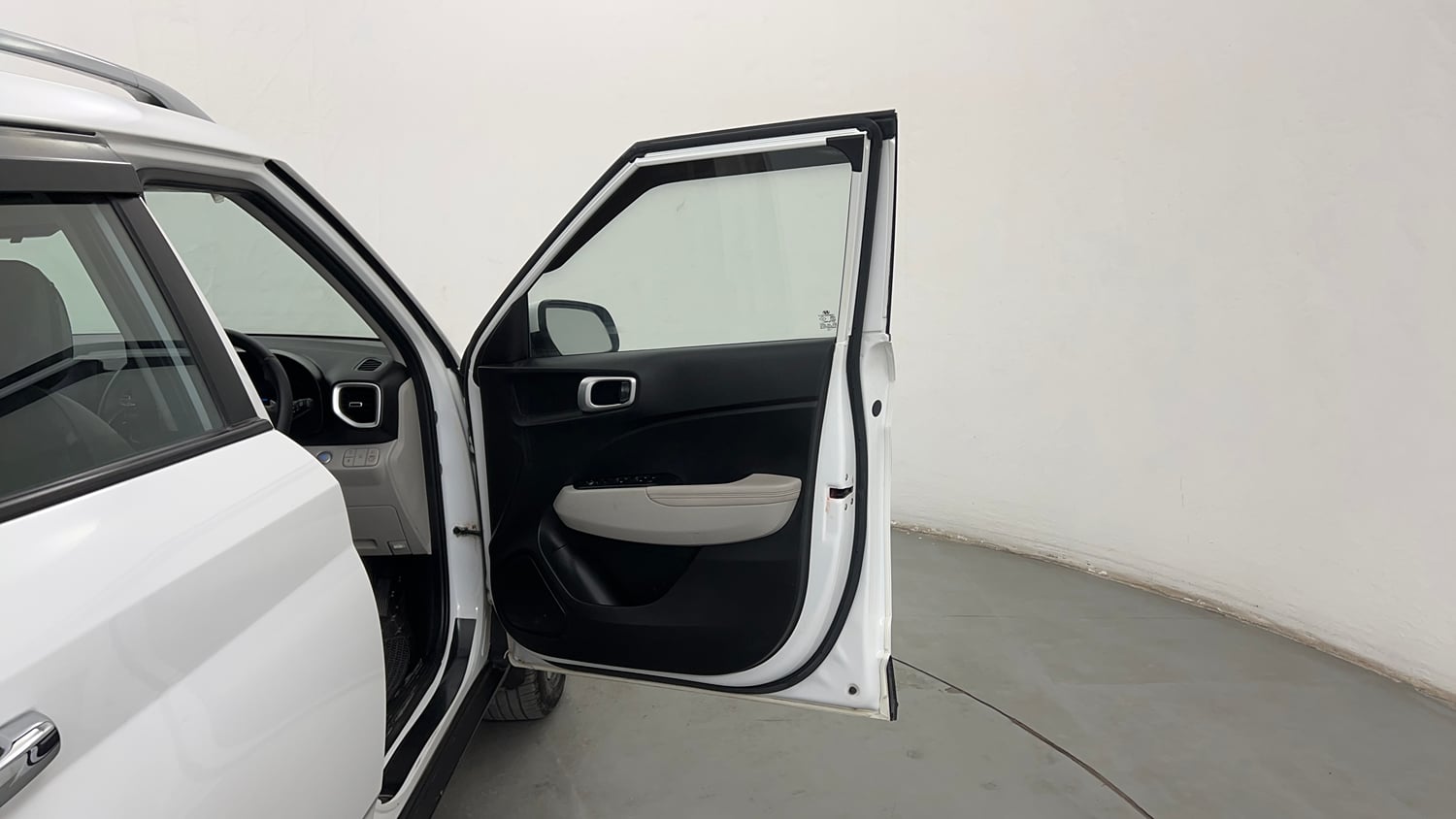 Used 2024 Hyundai Venue SX (O) 1.0 Turbo DCT Petrol Automatic interior RIGHT FRONT DOOR OPEN VIEW