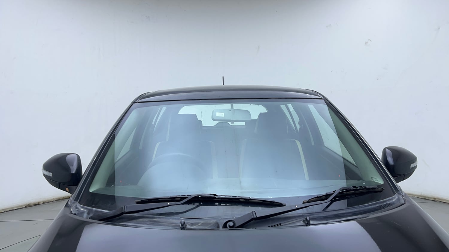 Used 2012 Maruti Suzuki Swift VXi Petrol Manual exterior FRONT WINDSHIELD VIEW