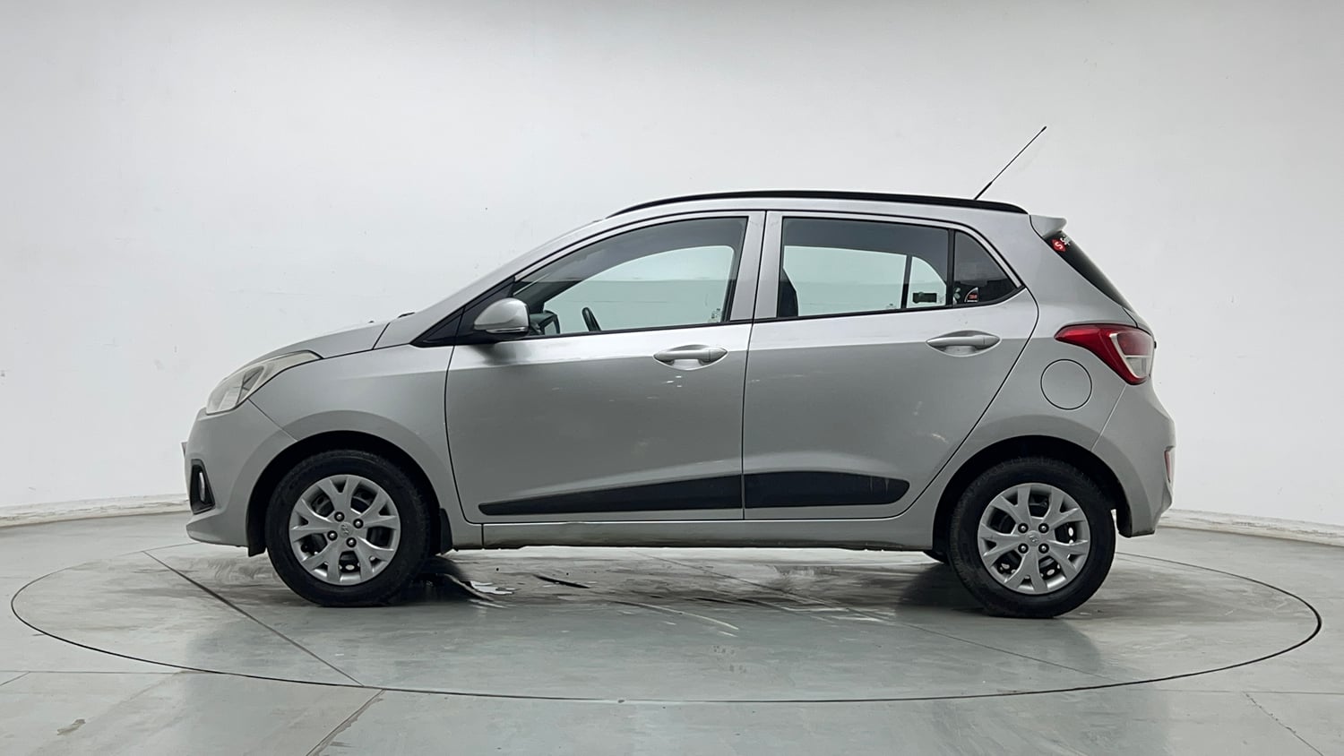 Used 2015 Hyundai Grand i10 Sportz 1.2 Kappa VTVT Petrol Manual exterior LEFT SIDE VIEW