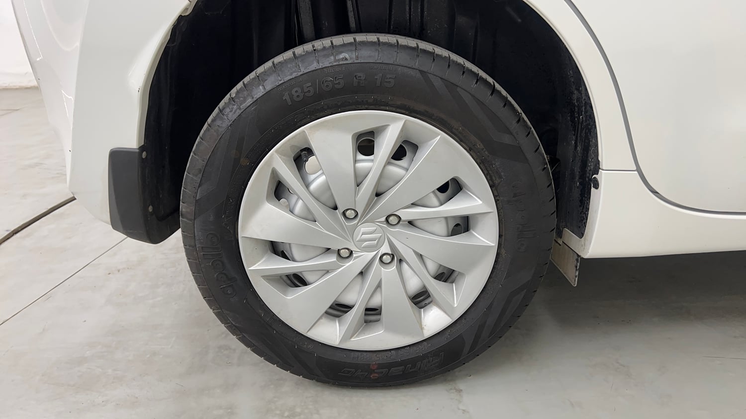 Used 2026 Maruti Suzuki Baleno Sigma MT Petrol Manual tyres RIGHT REAR TYRE RIM VIEW