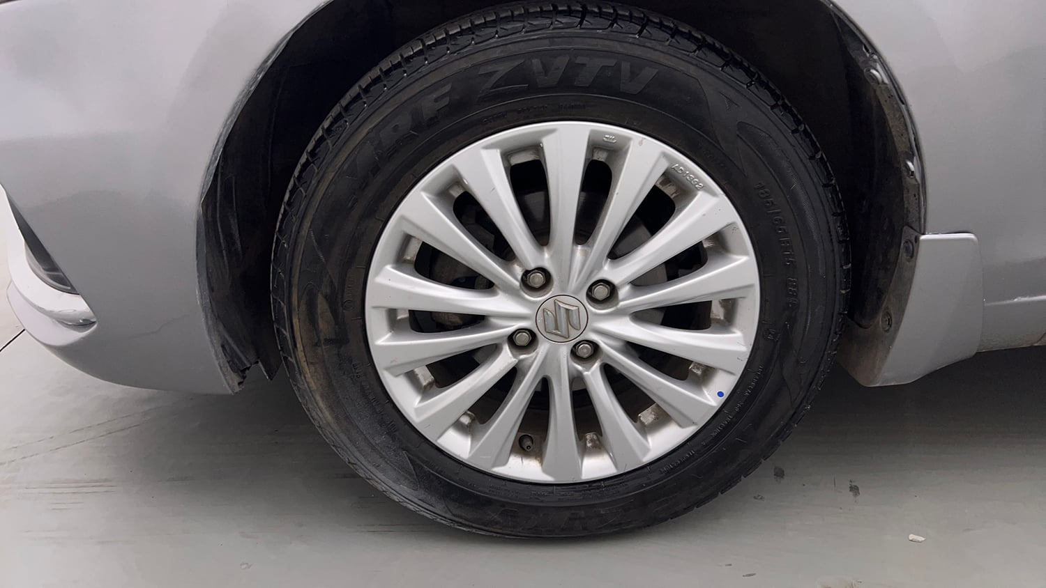 Used 2019 Maruti Suzuki Ciaz Delta Hybrid 1.5 AT Petrol Automatic tyres LEFT FRONT TYRE RIM VIEW
