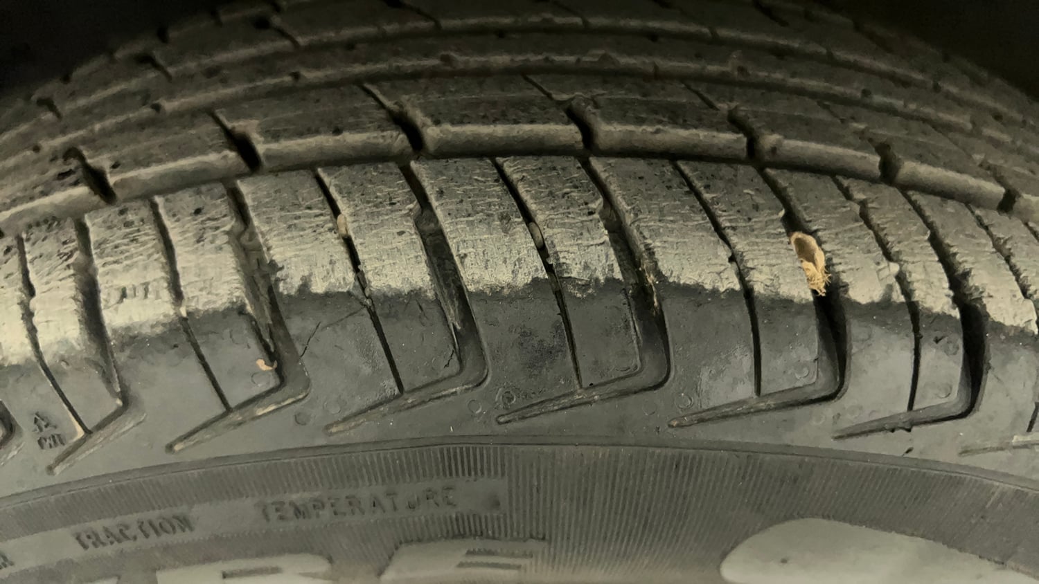 Used 2018 Renault Kwid 1.0 RXL Petrol Manual tyres LEFT FRONT TYRE TREAD VIEW