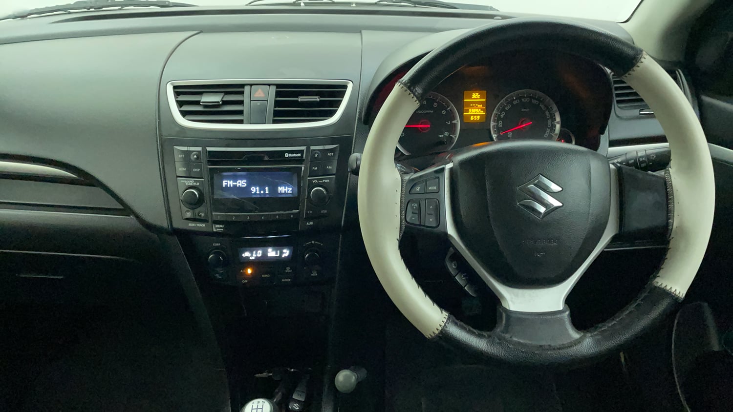 Used 2015 Maruti Suzuki Swift ZXi Petrol Manual interior STEERING VIEW