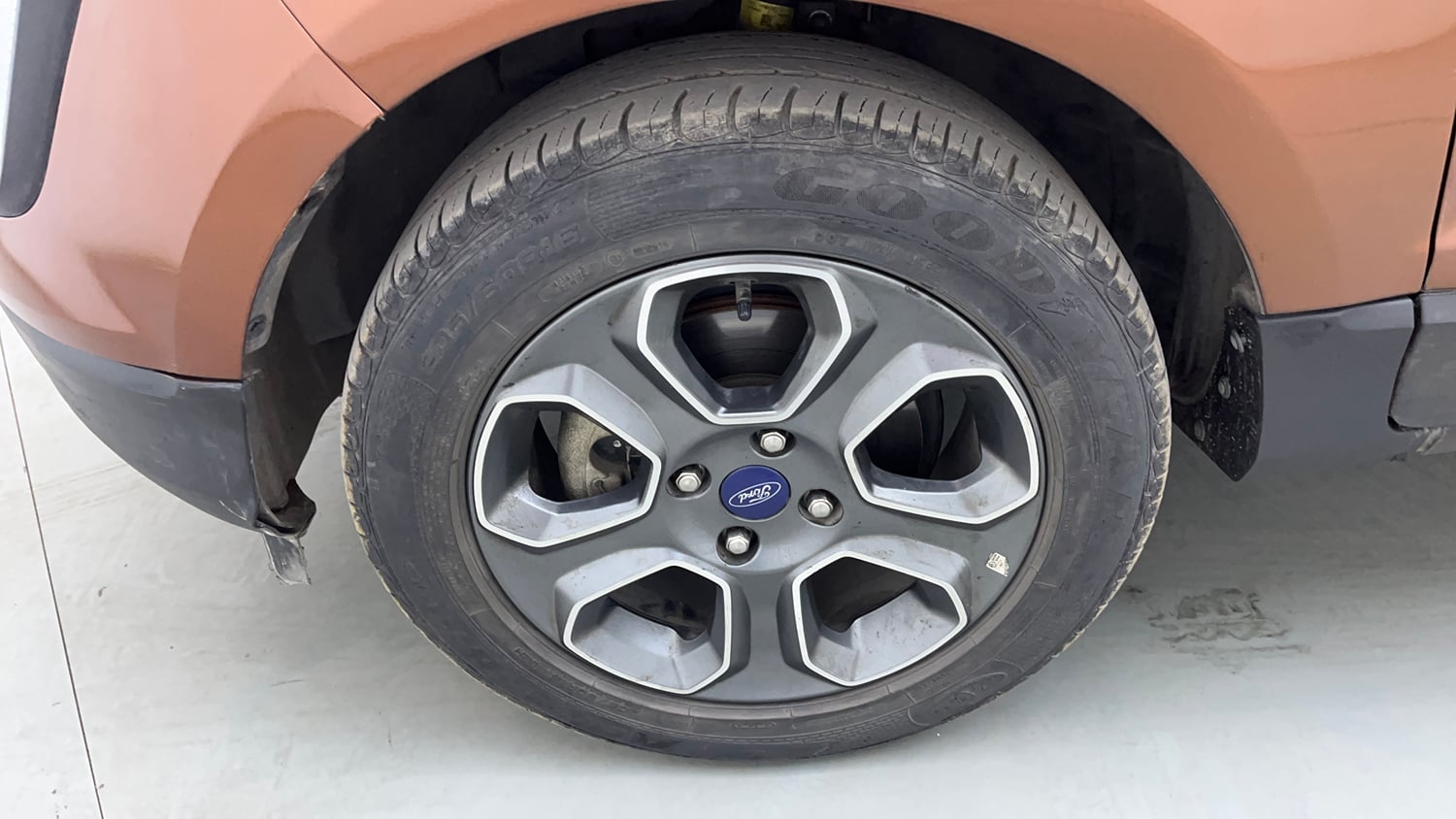 Used 2020 Ford EcoSport S MT 1.5 TDCi Diesel Manual tyres LEFT FRONT TYRE RIM VIEW